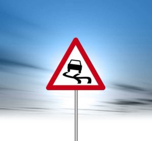 Как не потерять контроль над скользящим автомобилем?